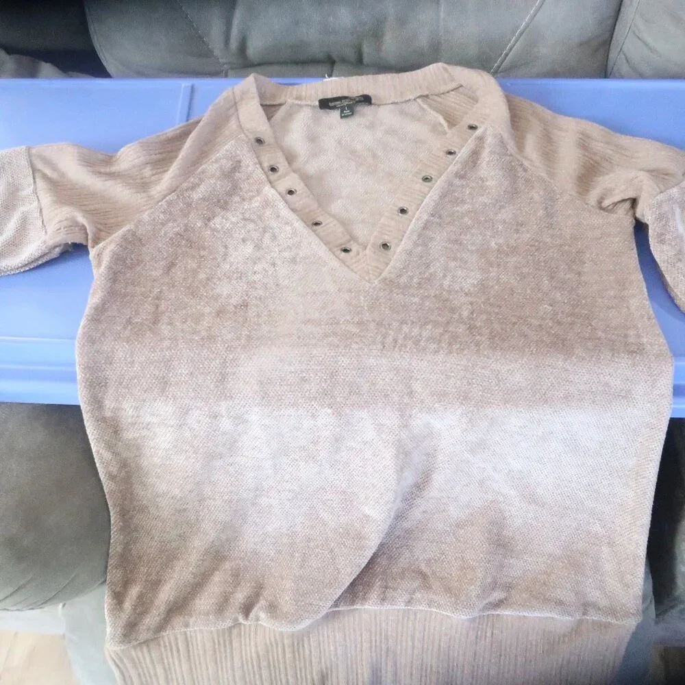Suzanne Betro Beige Light Sweater - Picture 2 of 2
